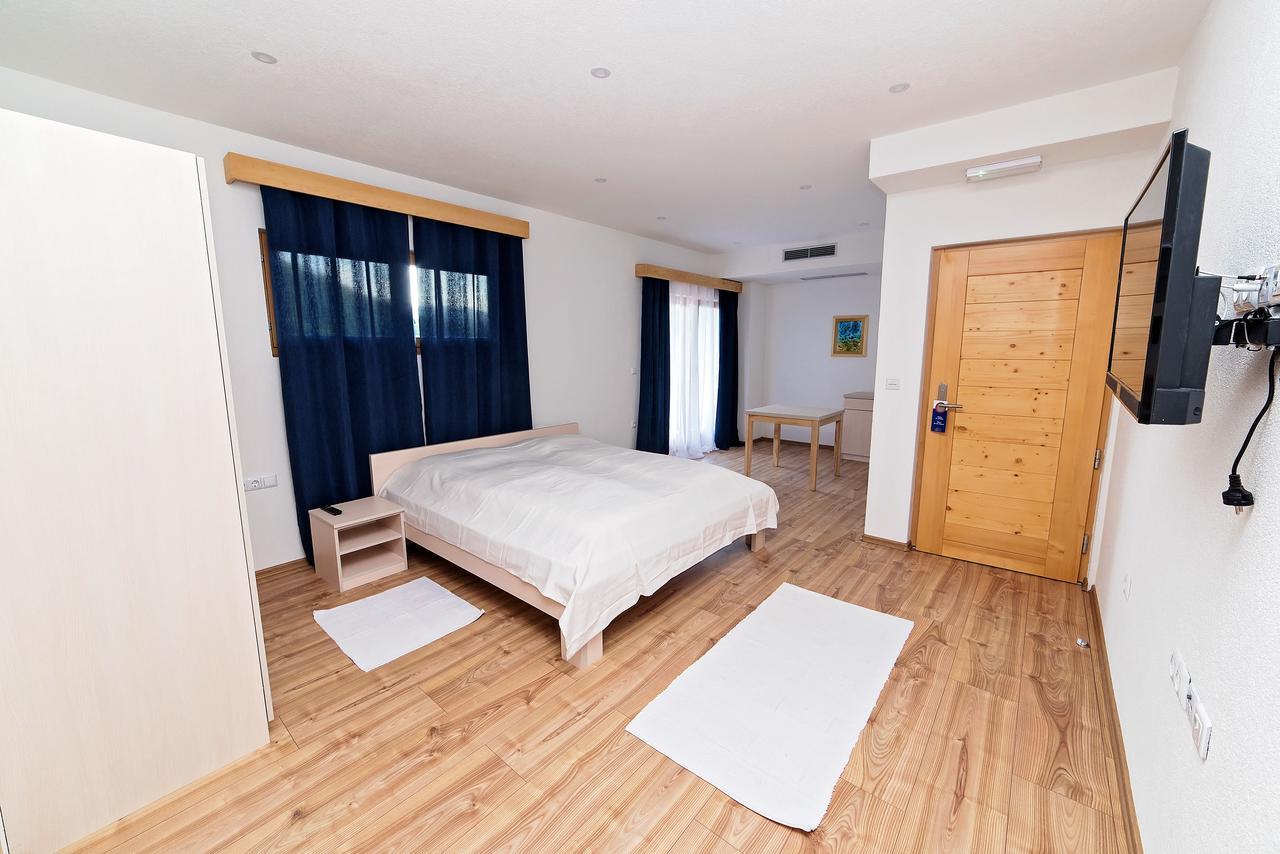 B&B Zlatna Nit 보산스카 크루파 외부 사진